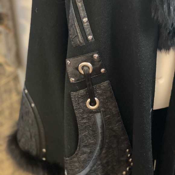 Beautiful winter coat /poncho/ - Picture 4 of 10